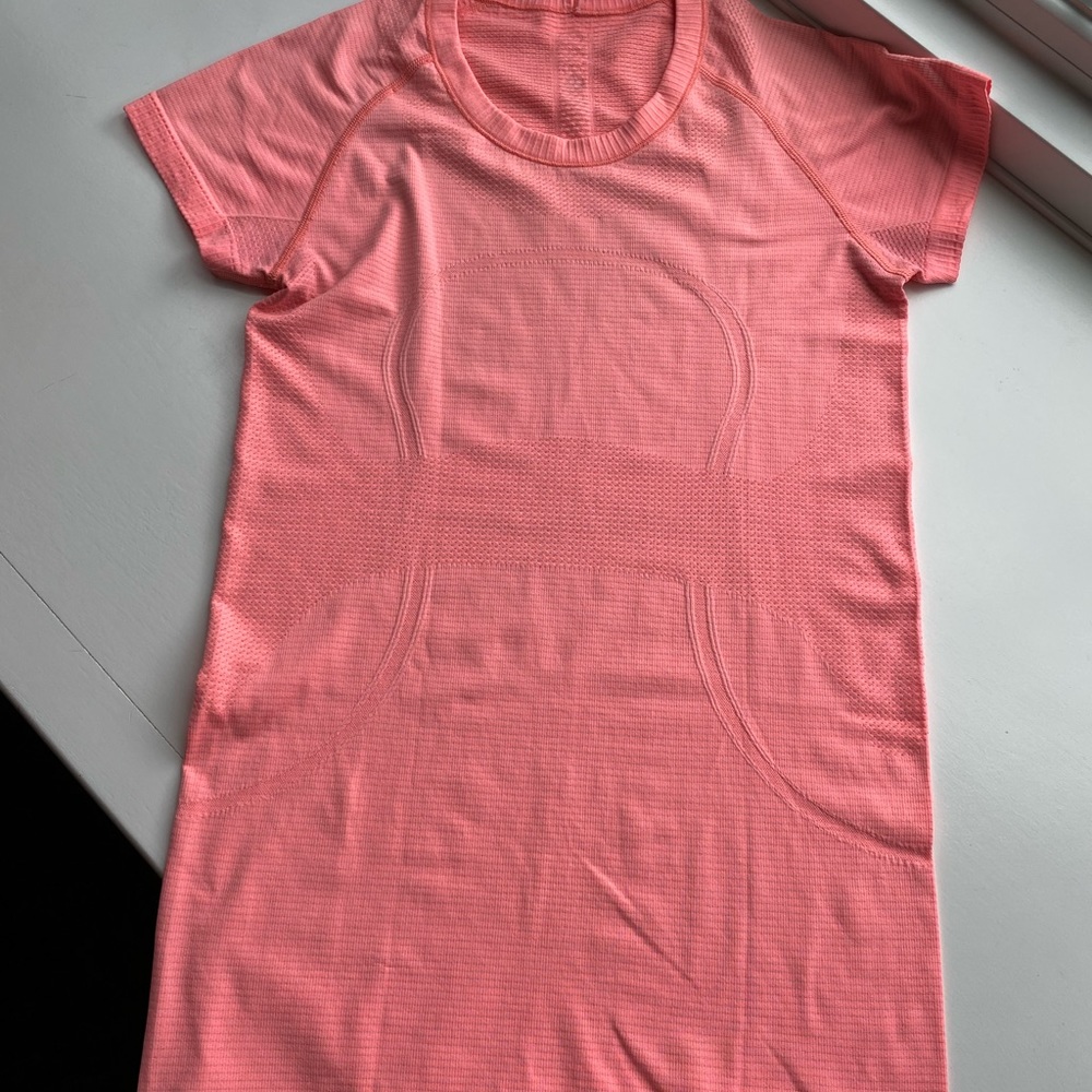 Lululemon Swiftly Tech Short Sleeve.